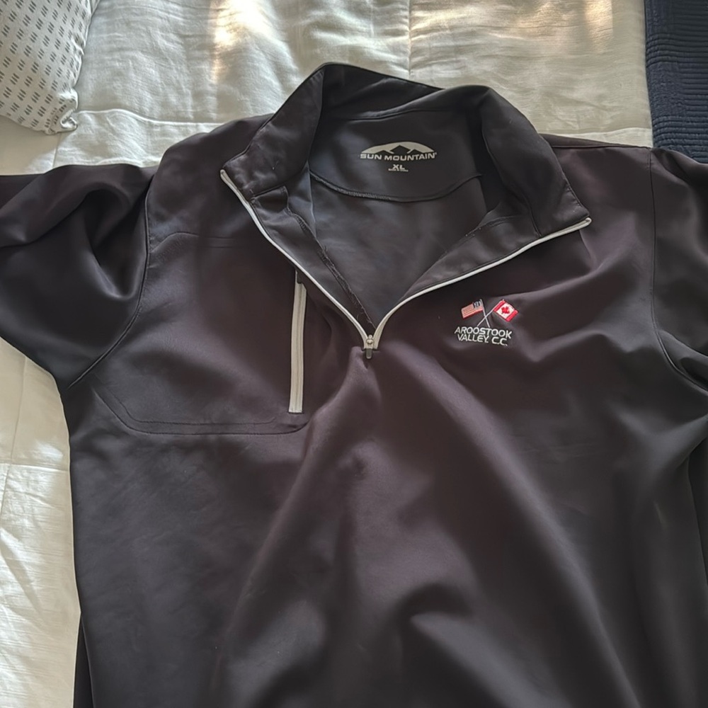 Sun Mtn XL. Aroostook Valley Country Club quarter-zip.